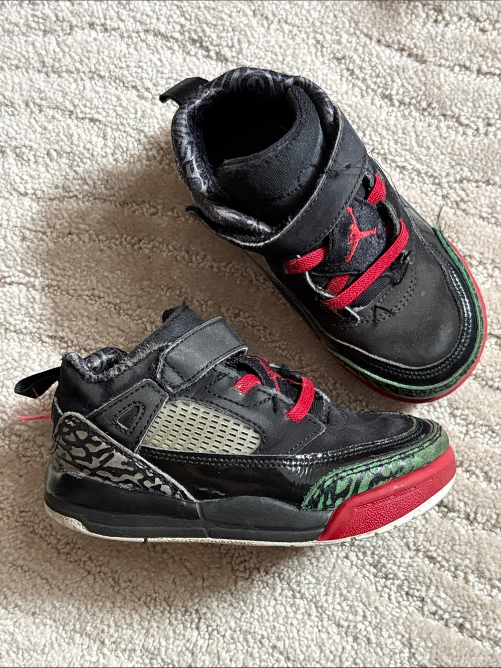 Jordan Spizike Low Shoes in Black / Varsity Red Toddler 9